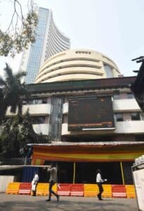 Sensex, Nifty Close Higher Amid Volatile Trading