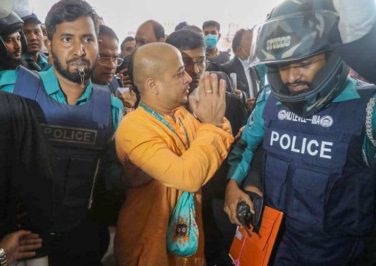 Bangladesh: Hindu Monk Chinmoy Krishna Das Now Slapped With Murder Charge