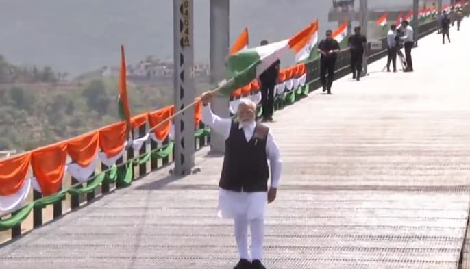 PM Modi Inaugurates Chenab Bridge in J&K, Interacts With Engineers, Workers