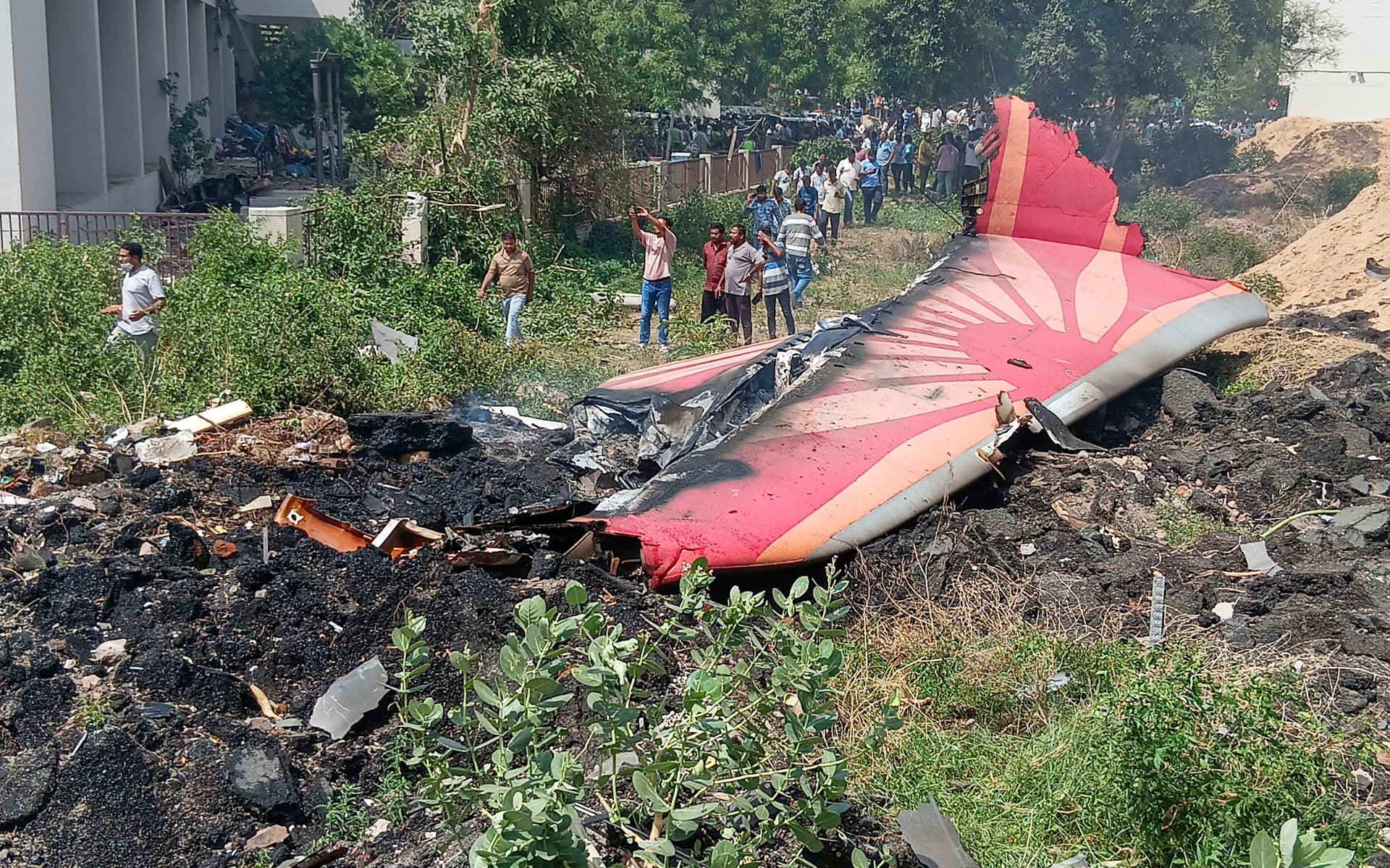 Air India Plane Crash Helpline Nos: 011-24610843 | 9650391859; Hotline No 1800 5691 444; Aviation Ministry Activates Control Room
