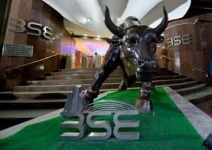 Market Drifts Lower Amid Tariff Jitters, Q1 Earnings Season Key To Lift Sentiment