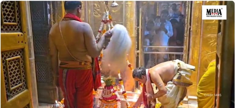 Second Monday of Sawan: Devotees Performed Jalabhishek of Baba Vishwanath