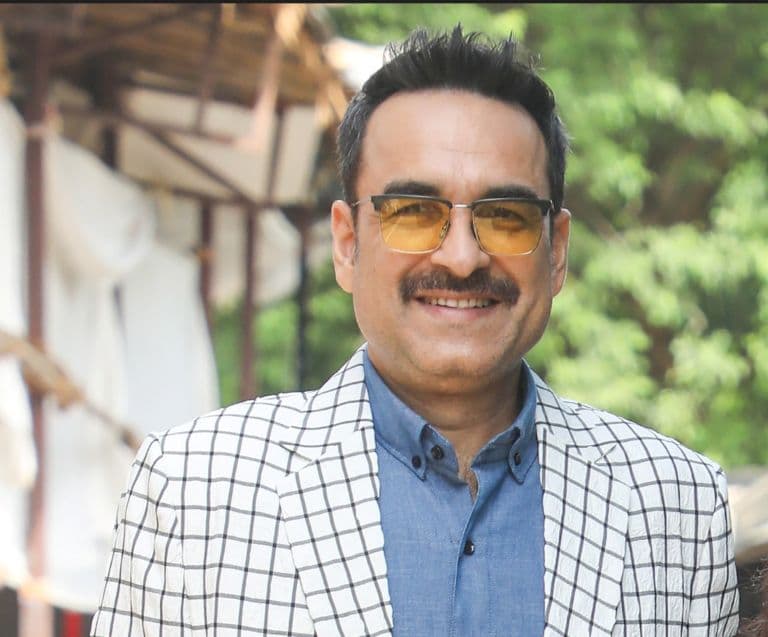 Pankaj Tripathi & Aditi Rao Hydari Say 'Pehle Aap' As They Bring Lucknow's Tehzeeb Alive With Mangoes