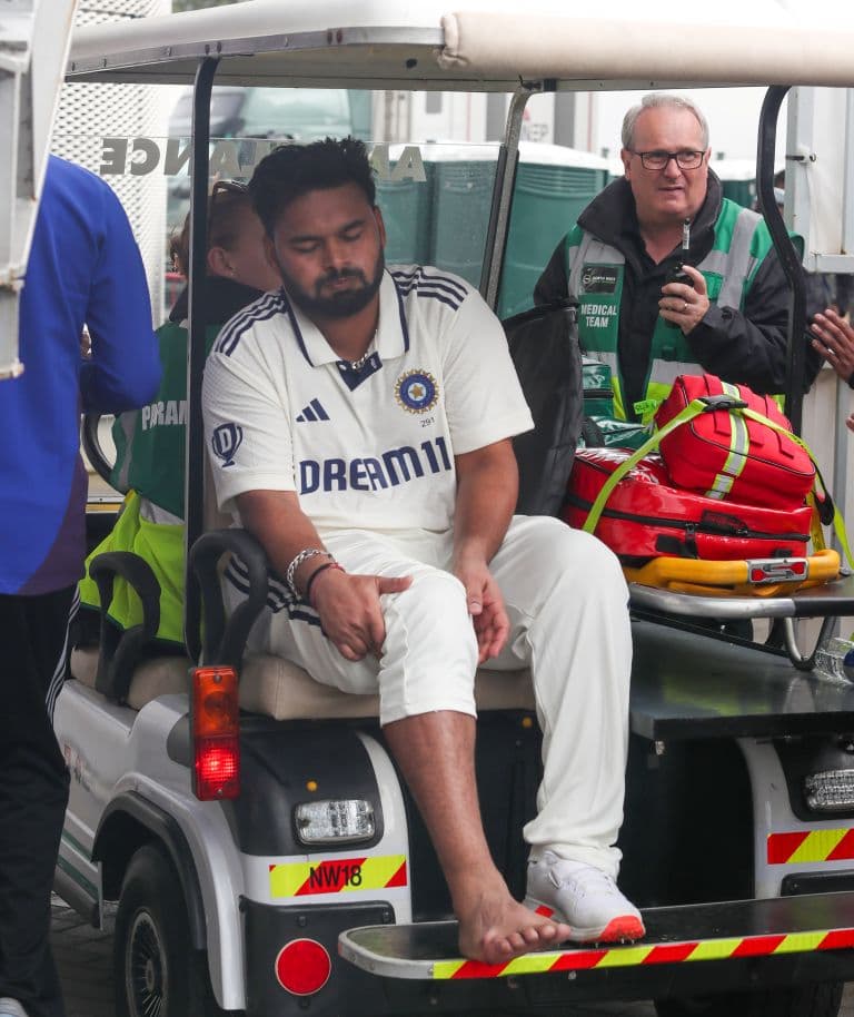 4th India-England Test: Pant Taken For Scans After Leaving The Field Due To Right Foot Injury 