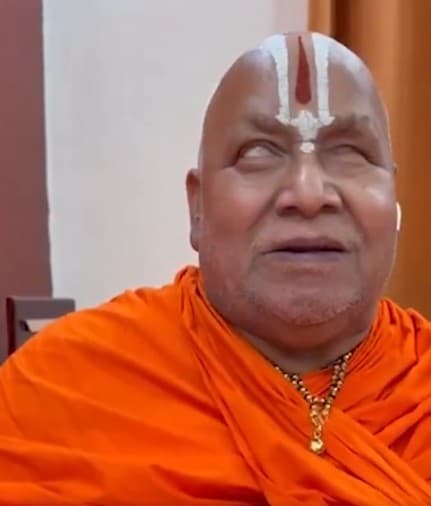 Swami Rambhadracharya Clarifies Remarks: 'Premanand Maharaj Is Like a Son to Me, I did Not Insult Him'