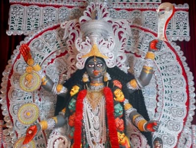 Red Hibiscus Prices Skyrocket in Kolkata on Kali Puja Festival Day