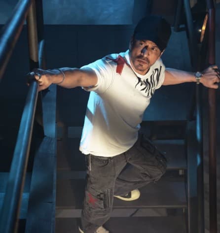 SRK's Reply to Fan Asking for a Room in Mannat is Hilarious