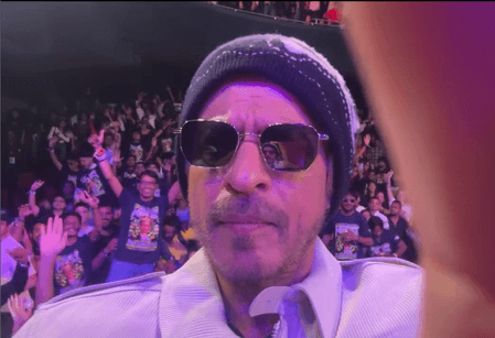 Chaos at Shah Rukh Khan's 60th Birthday Fan Meet; Star Skips the Happening at Mannat Due to Security Concerns