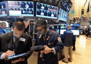 US Stocks Tumble as Tech Giants Slide; Markets Brace for Key Economic Data