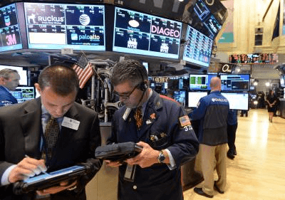 US Stocks Tumble as Tech Giants Slide; Markets Brace for Key Economic Data