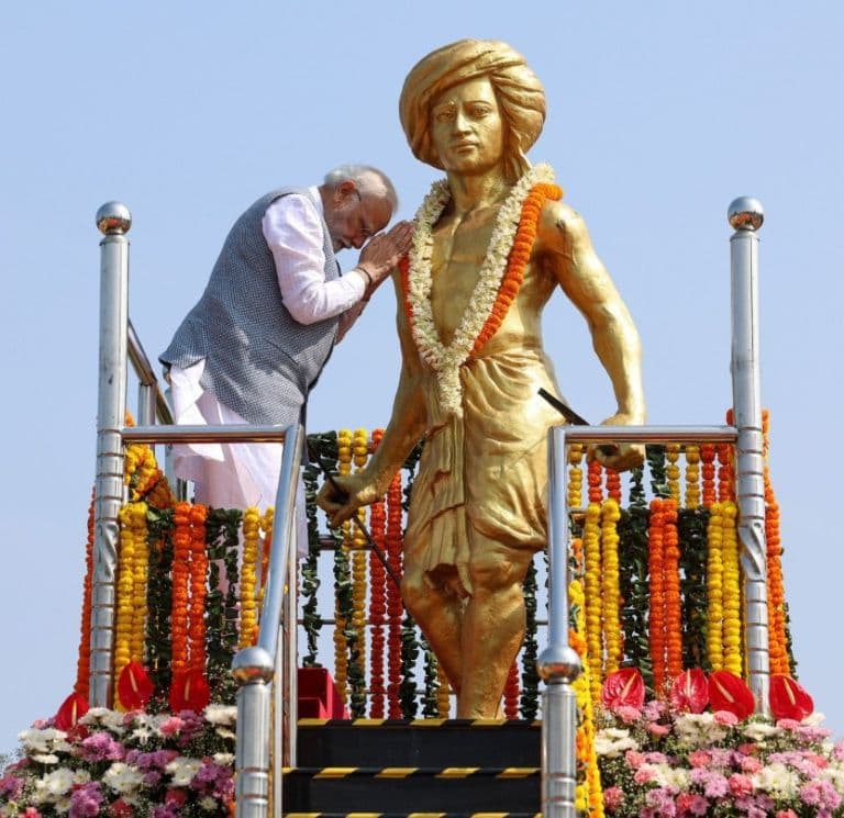 PM Modi Pays Tribute to Birsa Munda on 150th Birth Anniversary; Nation Celebrates Tribal Pride Day