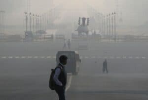 Cold Wave Grips Delhi as Toxic Air Worsens; No Relief for Residents