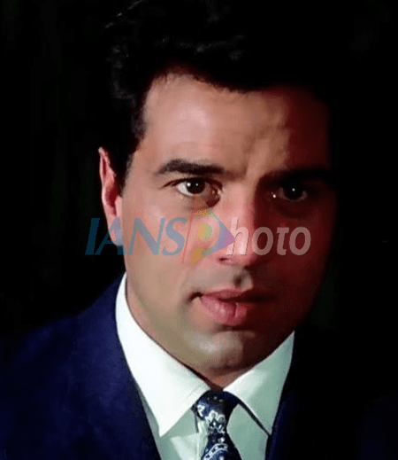 Actor Dharmendra Dies at 89; End of an Era Say Celebs