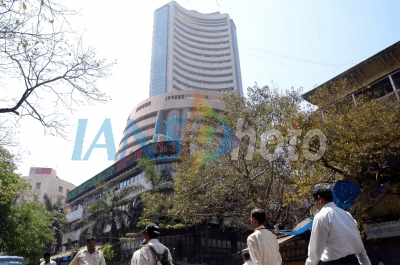 Indian Stock Markets Slip on Friday as Weak Global Cues Drag Investor Sentiment