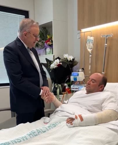 Australian PM Hails Ahmed al Ahmed as Hero After Bondi Beach Terror Attack