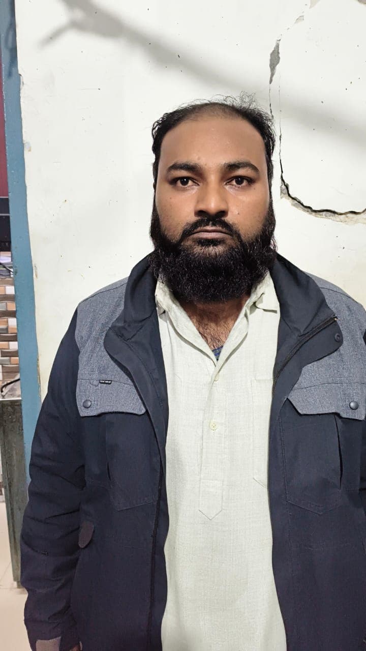 UP Shocker: Man Kills Wife, Two Daughters, Buries Bodies in 7-Foot-Deep Pit in Shamli