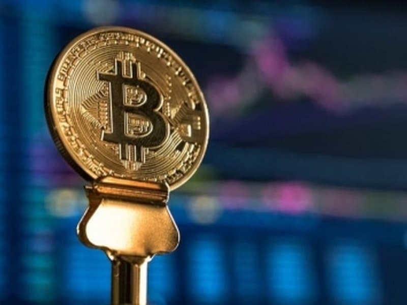 Bitcoin Slides Nearly 30% From Record Highs in 2025 Amid Weak Trading Activity