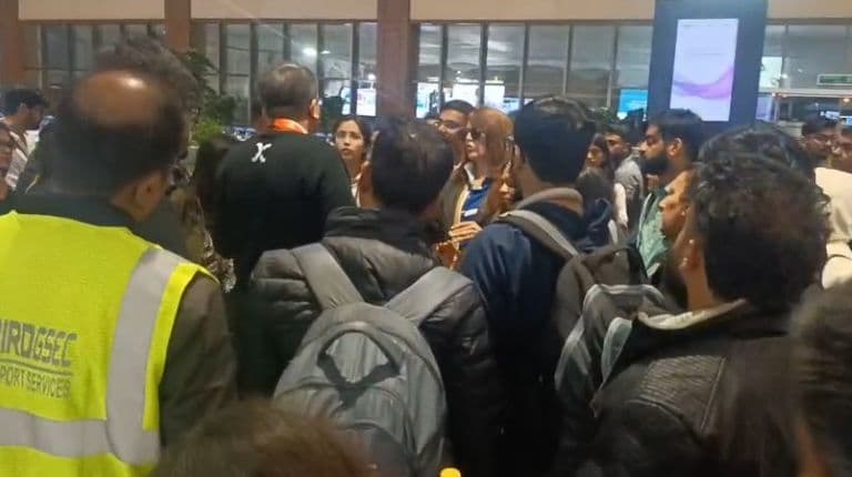 Severe Fog Cripples Flight Operations Nationwide, Hundreds of Passengers Stranded