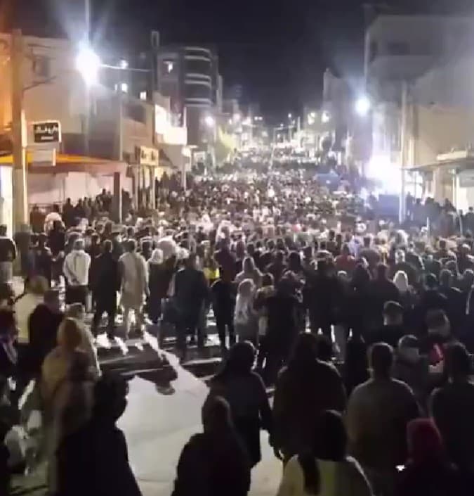 Iran Unrest Sparks Panic in Pakistan as Trump’s Regime Change Threat Looms