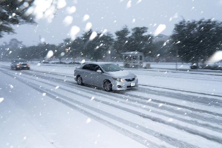 Massive Winter Storm Sweeps US, Threatening Millions with Power Outages and Travel Disruptions