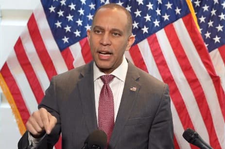 Hakeem Jeffries Warns Immigration, Election Policy Clash Could Threaten Civil Liberties Ahead of November Polls