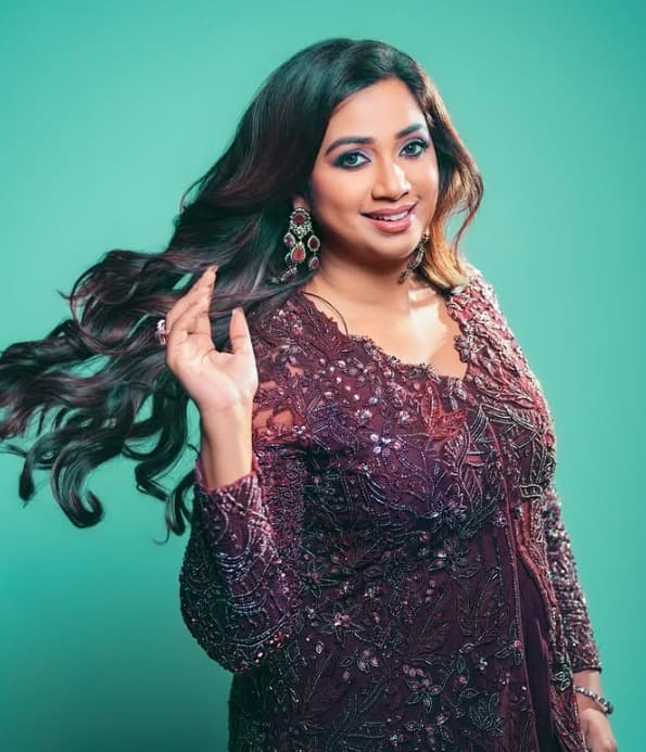Shreya Ghoshal Praises Girl Group W.i.S.H., Compares Them to 90s Band Viva
