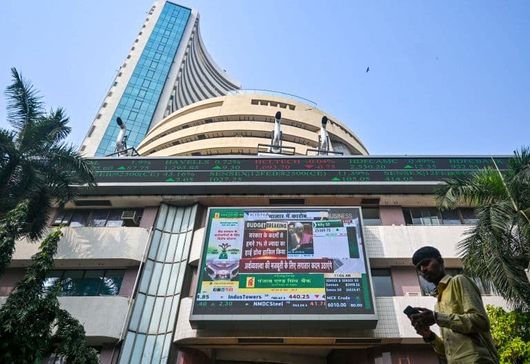 Indian Equity Markets Open Flat with Positive Bias; IT Stocks Gain Following US Wall Street