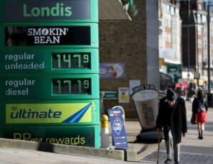 Oil Prices Slip Up to 3% as US Signals Possible Easing of Iran Crude Oil Sanctions