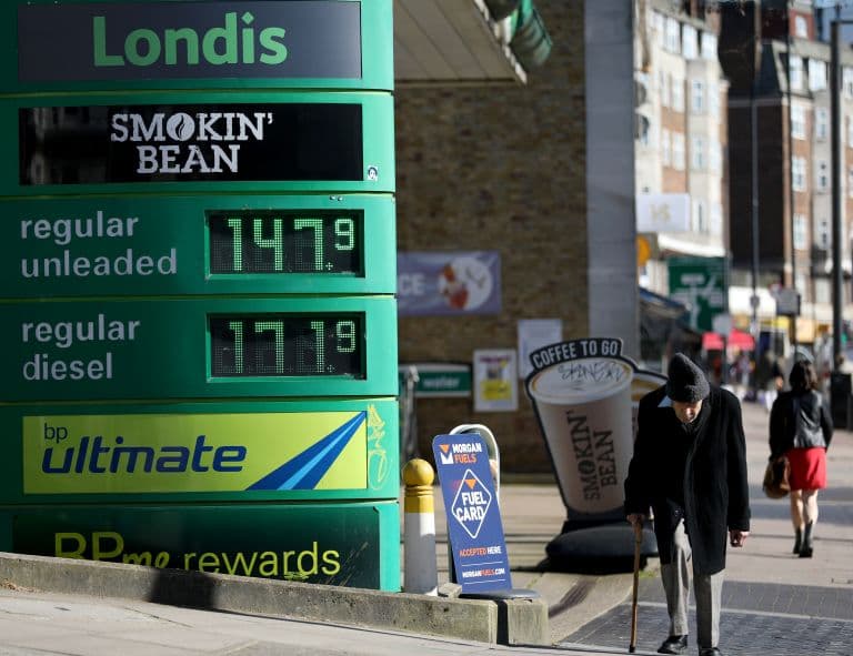 Oil Prices Slip Up to 3% as US Signals Possible Easing of Iran Crude Oil Sanctions
