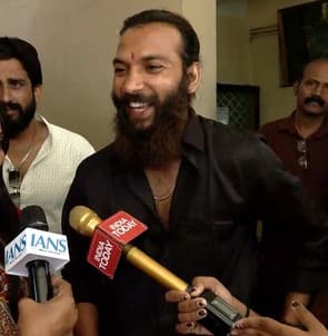 POCSO Case Filed Against Kumbh Mela Viral Star Monalisa’s Husband; Kerala CPI(M) Faces Heat