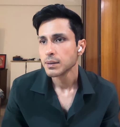 Amol Parashar Credits London’s Theatre Culture for Huge Response to ‘Besharam Aadmi’