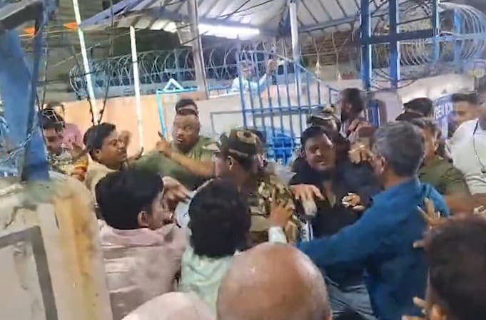 Clash Between Trinamool Congress and Bharatiya Janata Party Workers in Jagatdal Leaves CAPF, Several Others Injured