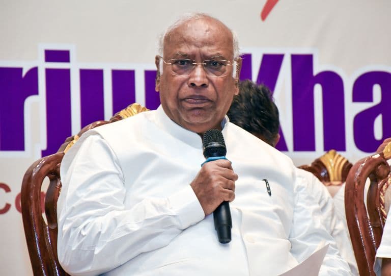 Election Commission of India Issues Notice to Mallikarjun Kharge Over "Terrorist" Remarks on Narendra Modi