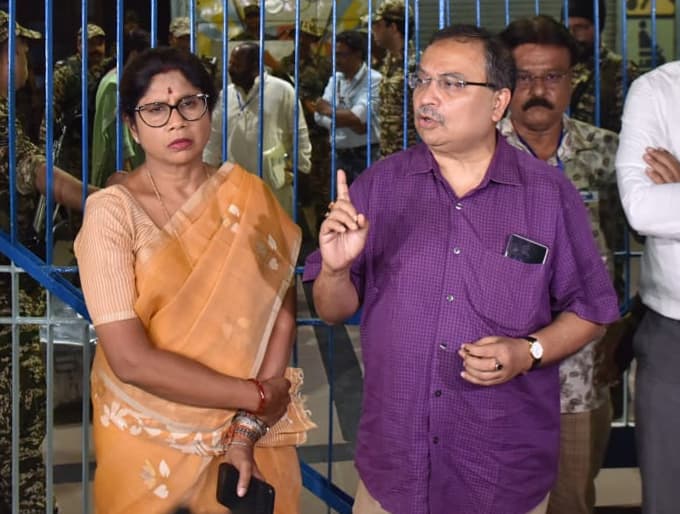 TMC–BJP Clash Outside Kolkata Counting Centre After Strong Room “Suspicious Movement” Allegations