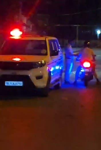 Two Notorious Criminals Arrested After Encounter Near Zakir Husain College in Delhi