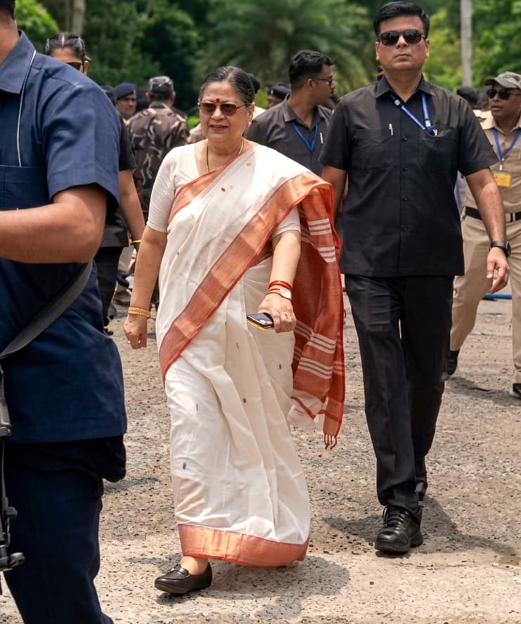 TMC MP Kakoli Ghosh Dastidar’s Presence at Suvendu Adhikari Meeting Fuels Political Buzz