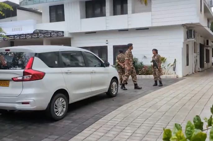 ED Raids Pinarayi Vijayan’s Residence; Daughter Veena Vijayan Questioned in CMRL Case Probe