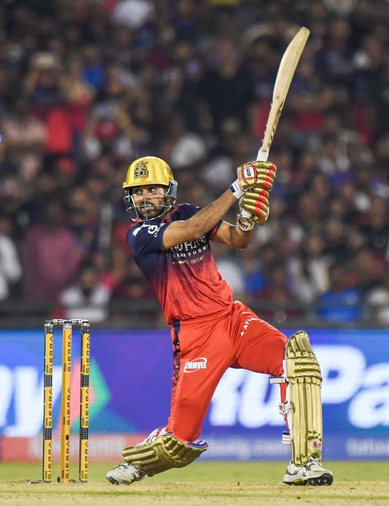 RCB Knock Out Mumbai Indians in Last-Ball IPL Thriller Powered by Krunal Pandya Heroics