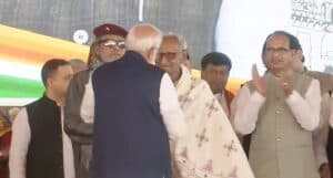 Suvendu Adhikari Oath Ceremony: PM Modi Seeks Blessings of Oldest West Bengal BJP Worker