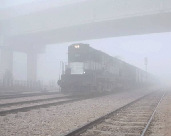 18 trains delayed as fog covers Delhi