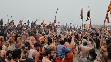 First Day of Maha Kumbh 2025: Traditional ‘Amrit Snan’ by 13 Akharas in Bone-Chilling Cold