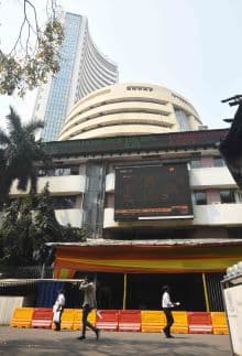 Stock Market Closes in Green as Auto, IT, Healthcare Sectors Lead Rally
