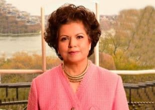 Indian-Origin Chandrika Tandon Wins Award at The 67th Grammys