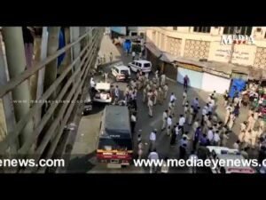 Cops lathi charge Migrants at Bandra Station Mumbai