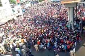 Sea of migrants in Mumbai demand to return home  Ld