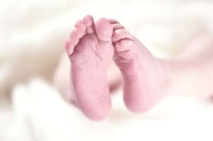 Unable to reach hospital  Telangana woman delivers baby on road