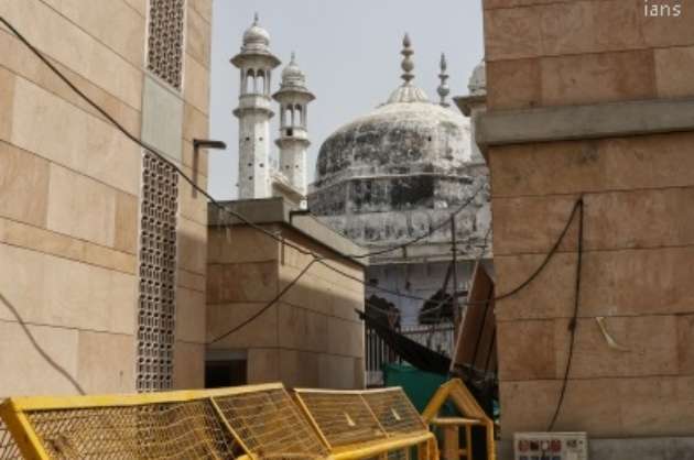 Sheshnag  Shringar Gauri like structures inside Gyanvapi mosque  says Ajay Mishra s report