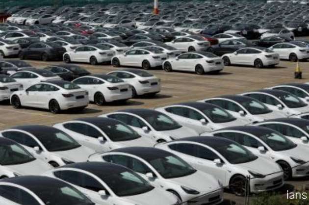 Social distancing  TN govt officials inspect auto plants