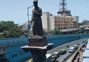 Traffic bottlenecks hit motorists as Byculla Flyover shut for repairs