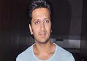 Riteish dedicates his first National Award to dad